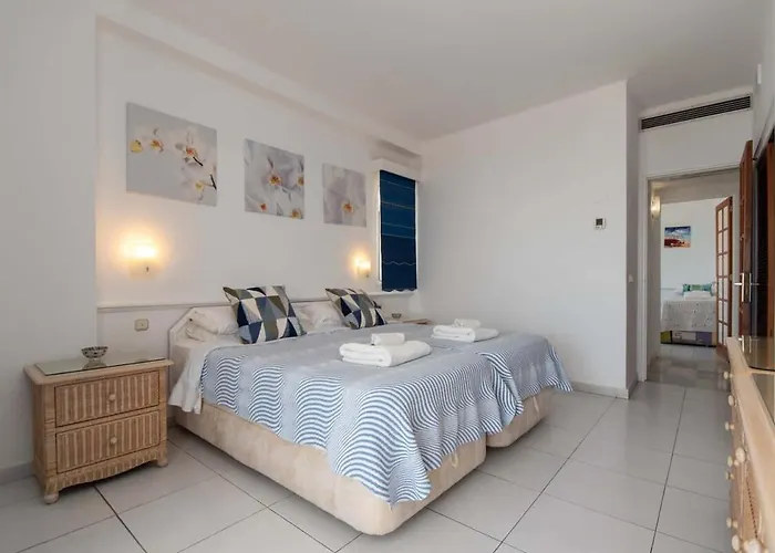 Club Atlantis 89 - Two Bed * Costa Adeje (Tenerife)